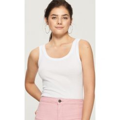 Top basic - Biały. Białe topy damskie Sinsay, s. Za 14,99 zł.