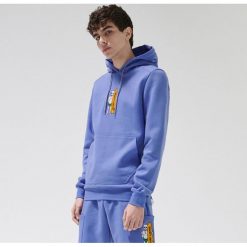 Bluza z drobnym haftem -. Bluzy męskie Cropp, s, z haftami, bez kołnierzyka, bez rękawów, bez kaptura. Za 109,99 zł.