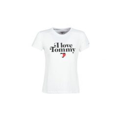 T-shirty z krótkim rękawem Tommy Jeans TJW TOMMY PHRASE TEE. Białe t-shirty damskie marki Tommy Jeans, s, bez wzorów, z jeansu, bez kołnierzyka. Za 149,00 zł.
