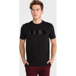 BOSS Tiburt 148 Koszulka Czarny. Czarne koszulki męskie Boss, l, z nadrukiem, z bawełny, bez kołnierzyka, z krótkim rękawem, krótkie. Za 269,95 zł.