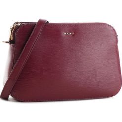 Torebka DKNY - Bryant Center Zip Zbody R83E3630 Blood Red XOD. Czerwone torebki klasyczne damskie marki DKNY, ze skóry. W wyprzedaży za 489,00 zł.
