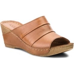 Klapki LASOCKI - 1887-01 Camel. Pomarańczowe klapki damskie Lasocki, bez wzorów, ze skóry, bez obcasa, na obcasie. Za 119,99 zł.