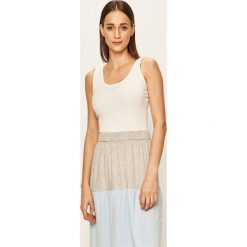 Jacqueline de Yong - Top. Czarne bluzki damskie Jacqueline de Yong, s, bez wzorów, z elastanu, casualowe, z okrągłym kołnierzem, bez rękawów. Za 49,90 zł.