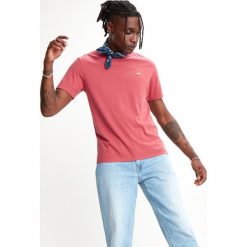 Levi's Skateboarding Orginal Koszulka Różowy. Różowe podkoszulki męskie Levi's®, s, z haftami, z bawełny, bez kołnierzyka, krótkie. Za 102,95 zł.