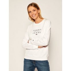 Bluza Tommy Jeans Tjw Essential Logo DW0DW08554. Białe bluzy damskie Tommy Jeans, m, bez wzorów, z jeansu, bez rękawów, bez kaptura. Za 349,00 zł.