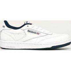 Reebok Classic - Buty dziecięce Club C. Białe trampki chłopięce Reebok Classic, bez wzorów, ze skóry, sportowe, z okrągłym noskiem, na sznurówki. Za 229,90 zł.