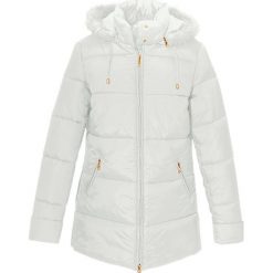 Kurtka pikowana ze sztucznym futerkiem bonprix ecru. Białe kurtki damskie bonprix, bez wzorów, bez kaptura. Za 149,99 zł.
