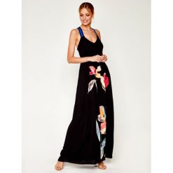 Sukienka wieczorowa Desigual Lisboa 20SWVW45. Czarne sukienki damskie Desigual, bez wzorów, z wiskozy, wizytowe, bez kołnierzyka, bez rękawów. W wyprzedaży za 449,00 zł.