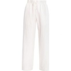 Club Monaco VIDORUS Spodnie materiałowe black/white. Czarne spodnie damskie marki Club Monaco, bez wzorów, z poliesteru. W wyprzedaży za 623,35 zł.