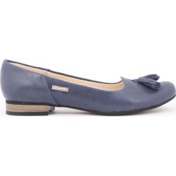 Klasyczne baleriny lordsy z ozdobą - skóra naturalna - model 009 - kolor granat. Szare baleriny damskie Zapato, z aplikacjami, ze skóry, eleganckie, na niskim obcasie, na obcasie. W wyprzedaży za 173,40 zł.