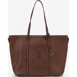 U.S. Polo Assn Crestwood Torebka Brązowy. Pomarańczowe torebki klasyczne damskie U.S. Polo Assn., w paski, z materiału, bez dodatków. Za 412,95 zł.