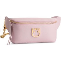 Saszetka nerka FURLA - Isola 1013936 B BVJ7 Q26 Camelia e. Różowe nerki damskie marki Furla, bez wzorów, ze skóry, młodzieżowe, bez dodatków. Za 1150,00 zł.