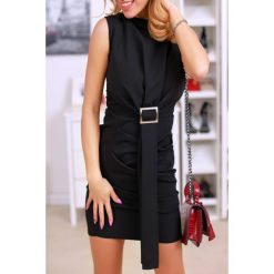 Sukienka TOBBY BLACK. Czarne sukienki damskie IVET, bez wzorów, eleganckie, bez kołnierzyka, z krótkim rękawem, krótkie, mini. W wyprzedaży za 59,00 zł.