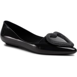 Baleriny MELISSA - Pointy Heart Ad 32785 Black 01003. Czarne baleriny damskie Melissa, bez wzorów, z tworzywa sztucznego, klasyczne, bez obcasa. Za 279,00 zł.