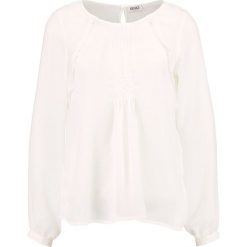 Liu Jo Jeans LENIANA Bluzka bianco. Białe bluzki damskie marki Liu Jo Jeans, bez wzorów, z poliesteru, bez kołnierzyka, bez rękawów. Za 589,00 zł.
