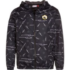LEGO Wear NINJAGO SAXTON 704 Kurtka przejściowa black. Czarne kurtki męskie marki LEGO Wear, z poliesteru. W wyprzedaży za 174,30 zł.