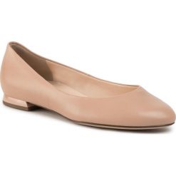 Baleriny HÖGL - 0-121020 Nude 1800. Brązowe baleriny damskie HÖGL, bez wzorów, ze skóry, klasyczne, bez obcasa, na płaskiej podeszwie. Za 489,00 zł.
