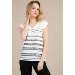Bluzka z geometrycznym wzorem. Szare bluzki damskie Monnari, uniwersalny, bez wzorów, bez kołnierzyka. Za 39,95 zł.