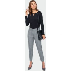 Eleganckie spodnie o klasycznym kroju w kratę. Spodnie damskie Greenpoint, z elastanu. Za 59,99 zł.