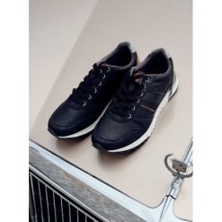Czarne Półbuty Finnlay. Czarne buty sportowe męskie Born2be, bez zapięcia. Za 119,99 zł.