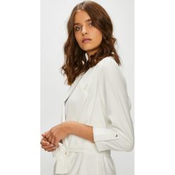 Answear - Żakiet VIOLET KISS. Białe żakiety damskie marki ANSWEAR, s, w paski, z poliesteru. W wyprzedaży za 169,90 zł.
