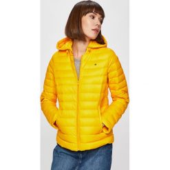 Tommy Hilfiger - Kurtka puchowa. Żółte kurtki damskie TOMMY HILFIGER, s, bez wzorów, z materiału, krótkie. W wyprzedaży za 499,90 zł.