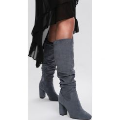 Szare Kozaki Glitter. Szare kozaki damskie Renee, bez obcasa, na obcasie, bez zapięcia. W wyprzedaży za 199,99 zł.