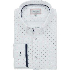 Koszula Męska VICTORIO, Długi Rękaw, Slim-Fit, Biała w Drobny Wzór KSDWVCTO0269. Białe koszule męskie Victorio, m, bez wzorów, z bawełny, eleganckie, bez kołnierzyka, z długim rękawem. Za 139,00 zł.
