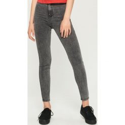 Jeansy skinny high waist - Szary. Szare spodnie z wysokim stanem Sinsay, z jeansu. Za 49,99 zł.