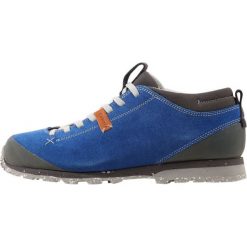Aku BELLAMONT Obuwie hikingowe elektrisches blau. Niebieskie buty sportowe męskie marki Aku, z materiału, outdoorowe. W wyprzedaży za 382,85 zł.