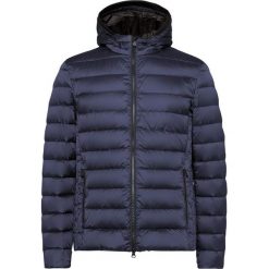 Geox kurtka męska Dereck M9425B T2566 52 ciemnoniebieska. Niebieskie płaszcze męskie Geox, m, w paski, z dzianiny, bez kaptura. Za 979,00 zł.