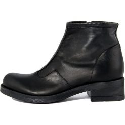 Skórzane botki "Lulu" w kolorze czarnym. Czarne botki damskie Bluetag, Gusto, bez obcasa, bez zapięcia. W wyprzedaży za 285,95 zł.