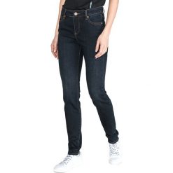 Armani Exchange J01 Dżinsy Niebieski. Niebieskie jeansy damskie Armani Exchange, bez wzorów, z elastanu. Za 571,95 zł.