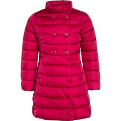 Benetton GIRL Płaszcz zimowy berry. Fioletowe płaszcze dziewczęce Benetton, na zimę, z materiału. W wyprzedaży za 136,95 zł.