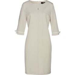 Sukienka bonprix beżowo-biały. Szare sukienki damskie bonprix, bez wzorów, eleganckie, z okrągłym kołnierzem, bez rękawów. Za 119,99 zł.