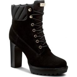 Botki TOMMY HILFIGER - Ileen 13C1 FW56821516 Black 990. Czarne botki damskie skórzane TOMMY HILFIGER. W wyprzedaży za 449,00 zł.