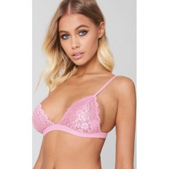 Biustonosze bardotka: NA-KD Lingerie Koronkowy biustonosz Flower – Pink
