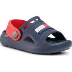 Klapki TOMMY HILFIGER - Comfy Sandal Blue T3X2-30744-0083 M Blue 800. Niebieskie sandały chłopięce TOMMY HILFIGER, z tworzywa sztucznego, bez zapięcia. W wyprzedaży za 119,00 zł.