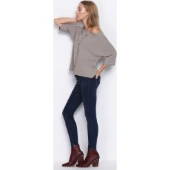 Ciemnobeżowy Sweter So Ashamed. Szare swetry klasyczne damskie Born2be, l, z dekoltem w łódkę. Za 39,99 zł.