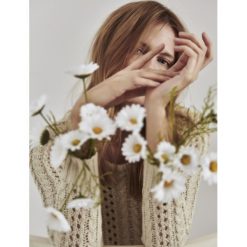 Luźny sweter z dekoltem w łódkę. Brązowe swetry damskie Top Secret, na lato, bez wzorów, z dzianiny, eleganckie, bez rękawów, bez kaptura. W wyprzedaży za 64,99 zł.