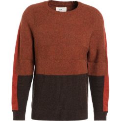 Swetry klasyczne męskie: Folk PANEL TEXTURE CREW Sweter burnt orange mix