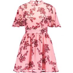Sukienki hiszpanki: Missguided Petite FLORAL BASE TEA TIE BACK NECK Sukienka letnia light pink