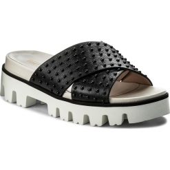 Klapki RED VALENTINO - PQ2S0A21 Nero 0NO. Czarne klapki damskie Red Valentino, z aplikacjami, ze skóry, bez obcasa. W wyprzedaży za 839,00 zł.