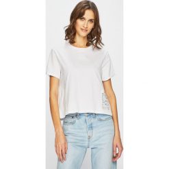 Silvian Heach - Top. Białe bluzki damskie Silvian Heach, s, bez wzorów, z bawełny, klasyczne, z okrągłym kołnierzem. W wyprzedaży za 49,90 zł.