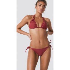 NA-KD Swimwear Dół bikini Triangle - Red. Czerwone bikini NA-KD Swimwear, w paski. Za 32,00 zł.