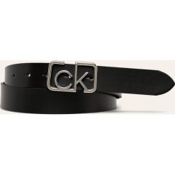 Calvin Klein - Pasek skórzany. Czarne paski damskie Calvin Klein, w paski, ze skóry. W wyprzedaży za 179,90 zł.