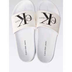 Calvin Klein Jeans - Klapki Viggo Heavy Canvas. Białe kapcie męskie marki Calvin Klein Jeans, z jeansu. Za 229,90 zł.