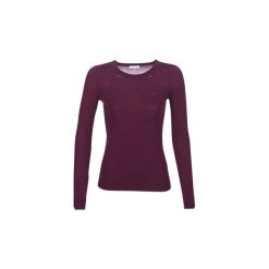 Swetry Lacoste AF8728. Czerwone swetry damskie Lacoste, bez wzorów, bez rękawów, bez kaptura. Za 609,00 zł.