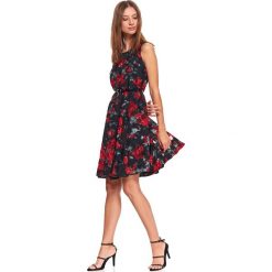 Sukienka fit and flare. Czarne sukienki damskie Top Secret, na zimę, w kwiaty, z tkaniny, eleganckie, bez kołnierzyka, bez rękawów, rozkloszowane. W wyprzedaży za 99,99 zł.