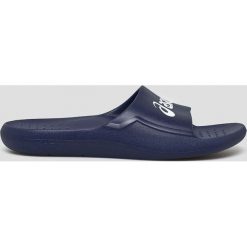 Asics Tiger - Klapki. Niebieskie kapcie męskie Asics Tiger, z materiału, bez zapięcia. Za 84,90 zł.